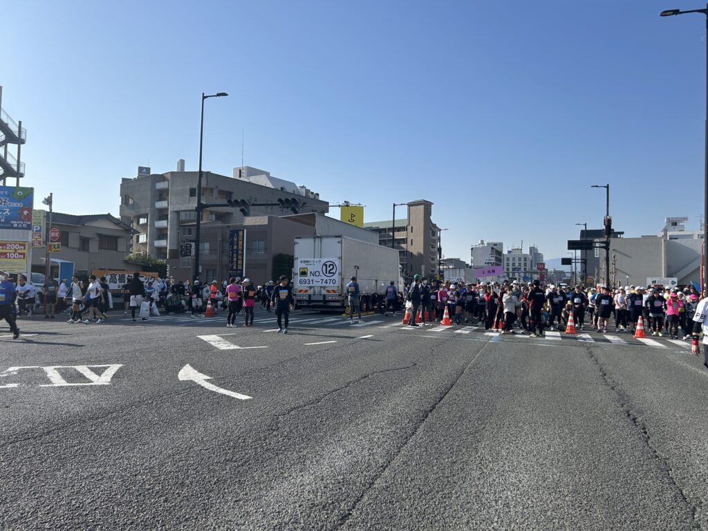 とくしまマラソン2025 スタートブロックの雰囲気