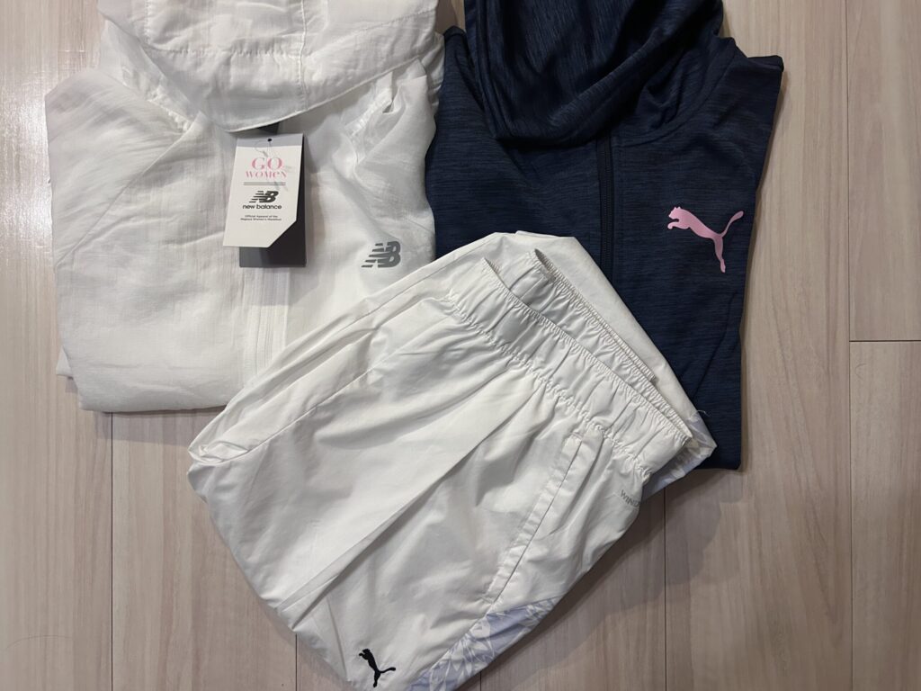 上野アメ横のロンドンスポーツで購入したPUMAとニューバランスのスポーツウェア3点。ユニクロより安く買えた
